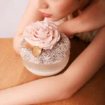 Pink roses glass charm glass vase_01.webp