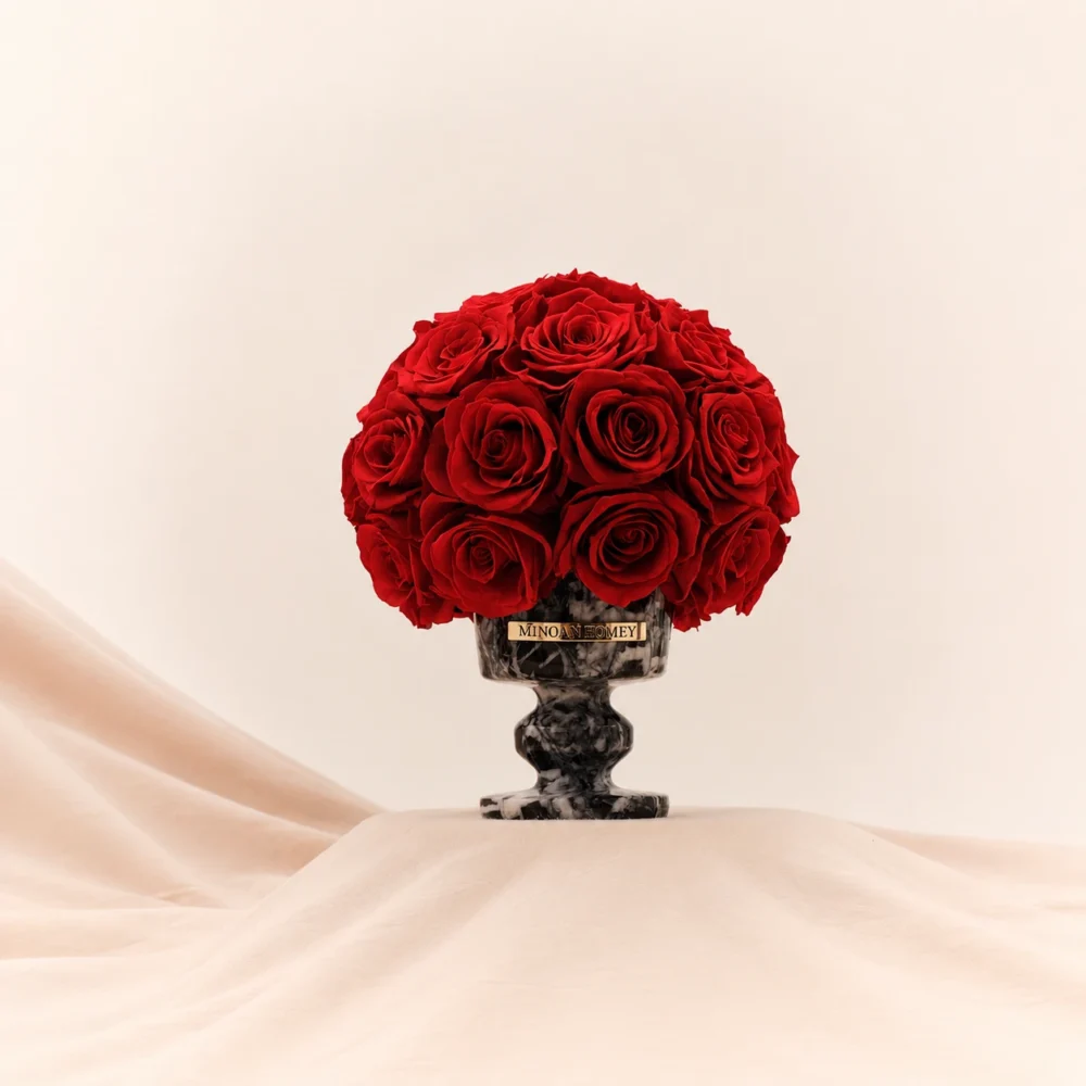 Red roses jade marble vase_05.webp