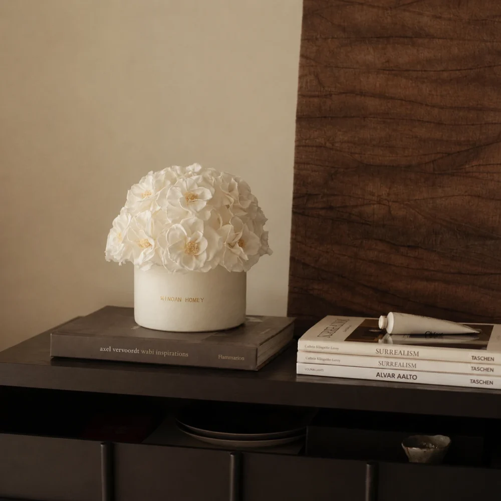White roses jade serenity marble jade vase_02.webp